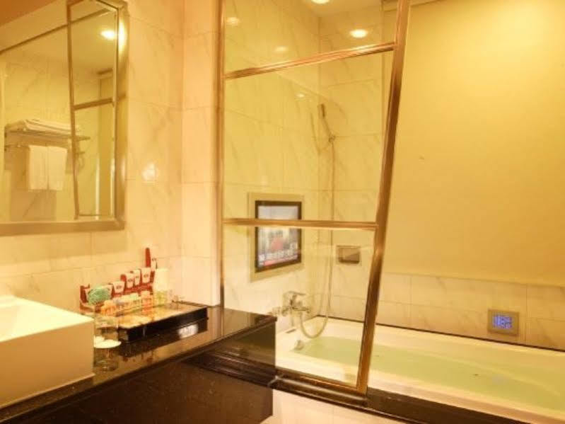 R7 Hotel Kaohsiung Eksteriør billede