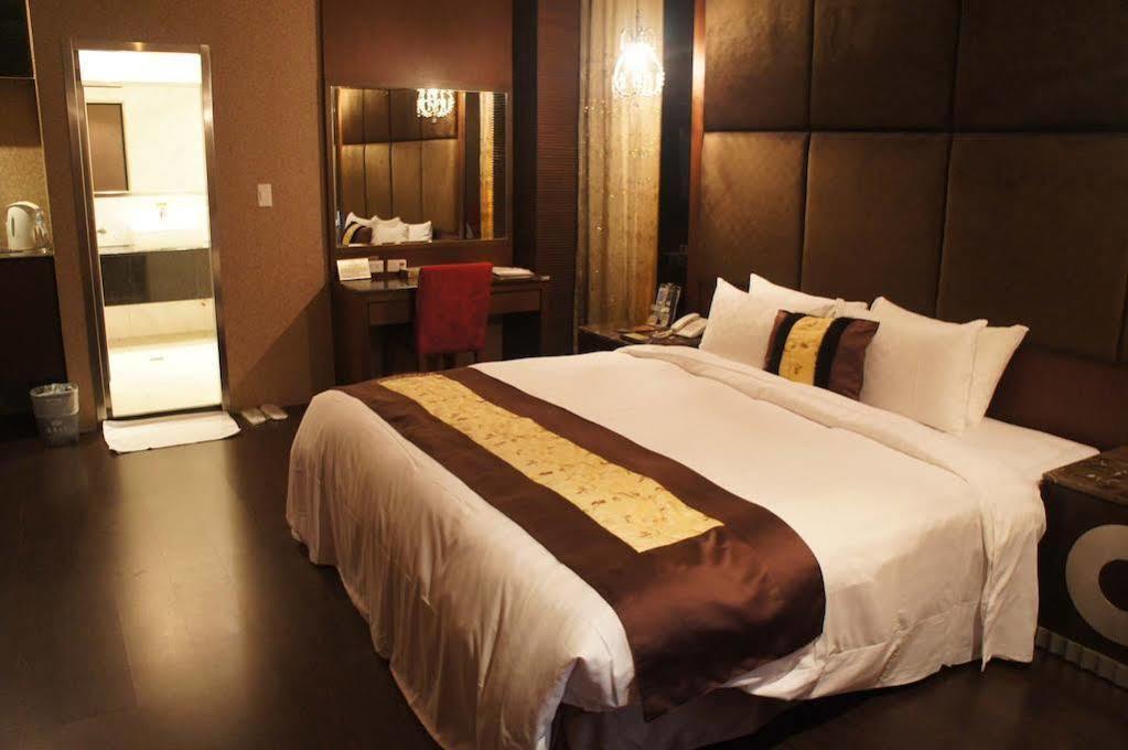 R7 Hotel Kaohsiung Eksteriør billede